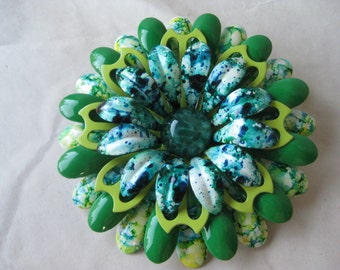 Green Blue White Flower Daisy Brooch Enamel Vintage Pin Tie-dye