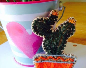 Embroidered Brooch/Cactus pin hand embroidered/cactus/brooch embroidered/embroidered/ARA embroidered/embroidery/pin/pines/Embroidered pins/