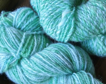 209 yds (worsted) Cool Mint Wool Yarn