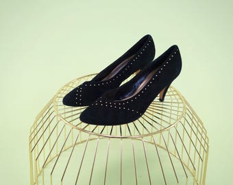 Gorgeous vintage Andrew Geller black suede pumpe with gold studs