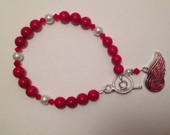 Beaded bracelet with Red Wing charm