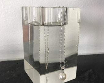 Minimal pearl drop necklace