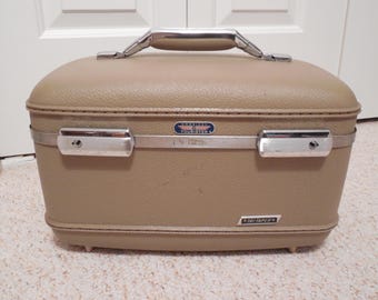 Vintage American Tourister Luggage Tri Taper Train Case Suitcase Tan Beige Hard Case Silver Hardware Cosmetic Toiletries Case Jewelry Case