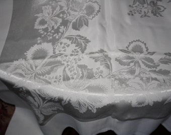 Vintage Cream Damask Tablecloth with 12 Napkins,Large, Rectangular