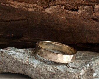Gold hammered ring - Wedding rings