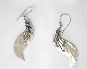 Mother of Pearl Dangling Earring