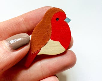 Hand painted wooden Robin pin. Robin brooch. Christmas pin.