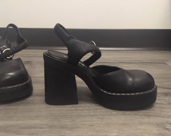 90s VTG Chunky Platform Heels