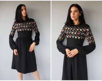 Vintage 1970s Dress • 70s Dress • 1970s Wool Dress • 70s Midi Dress • 1970s Embroidered Floral Dress • 1970s Bohemian Dress - (small)
