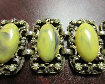 Awesome Lucite & Faux Pearl Bracelet