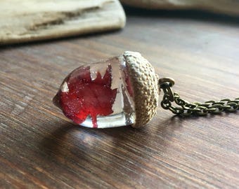 Maple leaf acorn-resin jewellery-acorn necklace-acorn jewellery-forest jewellery-terrarium necklace-maple leaf