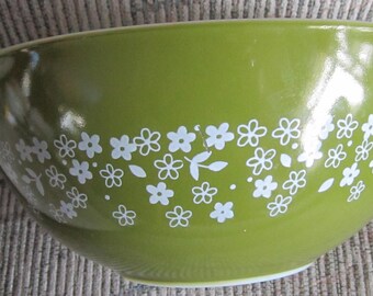 Vintage green Crazy Daisy 442 Pyrex bowl