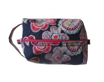 Medium cosmetic. Bag. Makeup. Makeup Bag. Makeup. Makeup bag.