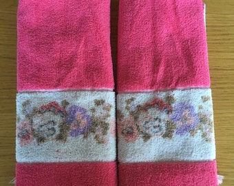 Dark pink vintage hand towel set. Vintage towels, vintage hand towels.