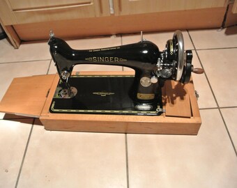 Hand crank Singer 66 Vintage Sewing Machine