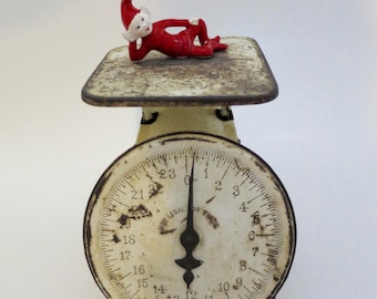 Vintage Old Triner Scale American Farmhouse Rusty Crusty Home Decor Early 1900's Kitchen Scale