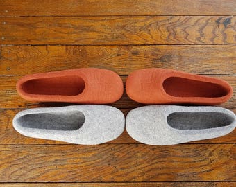 Felt slippers, Women's Shoes, Slippers, felted slippers, natural wool, eco friendly, grey wool slippers, home woolen slippers, woolen clogs