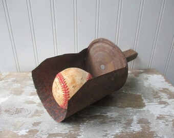 Vintage rusty rustic scoop tin can feed scoop for decor or assemblage art upcycling or mini shelf Primitive Farmhouse decor