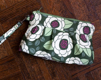limited edition floral wristlet clutch // pleated zipper bag in joel dewberry gardenia fabric // READY TO SHIP