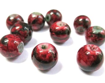 10 Red marbled black glass beads 10mm (S-37)