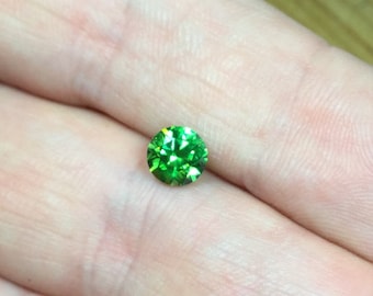 Demantoid 0,87ct., D-5,7mm.