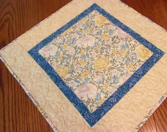 Quilted Table Topper, Quilted Table Runner, Floral Table Topper, Handmade Runner, Spring Table Topper, Table Decor, Coffee Table Decor, Mums