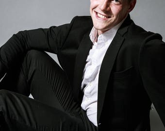 Photo free license material Model Julian suit sitting Figure 2