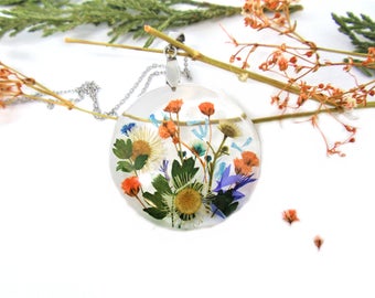 Real Flower necklace, Flower pendant, Pressed Flowers jewelry, Botanical Necklace, Nature jewelry, garden necklace, wildflowers necklace