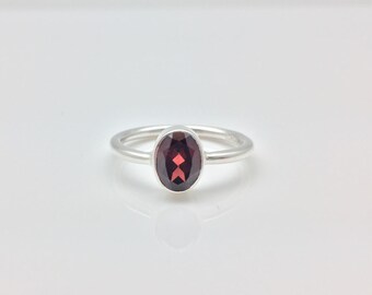 Red Garnet Ring // 925 Sterling Silver // Simple Oval Setting // Silver Garnet Ring