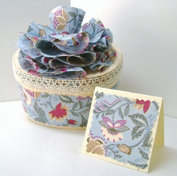 Romantic light blue round gift box Decorative box Jewelry