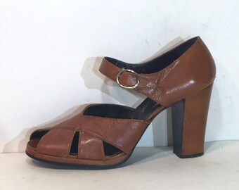 1970s brown leather platform sandals - size 8A - 1970s platform shoes - 1970s platforms - 1970s brown leather heels
