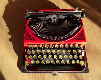 Very Rare - Typewriter - Red Remington Portable 2 limited edition - Working Perfectly