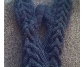 Bella mittens featuring the moss stitch