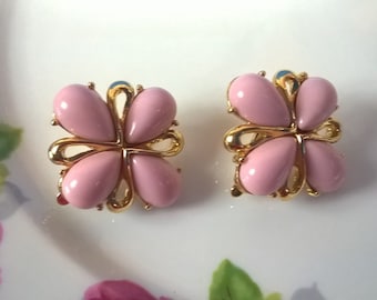 Stunning TRIFARI Signed Clip Earrings With Pink Lucite Stones RARE COLOR, Vintage Wedding, Mother of the Bride, Evening Wear, Gifts for Her