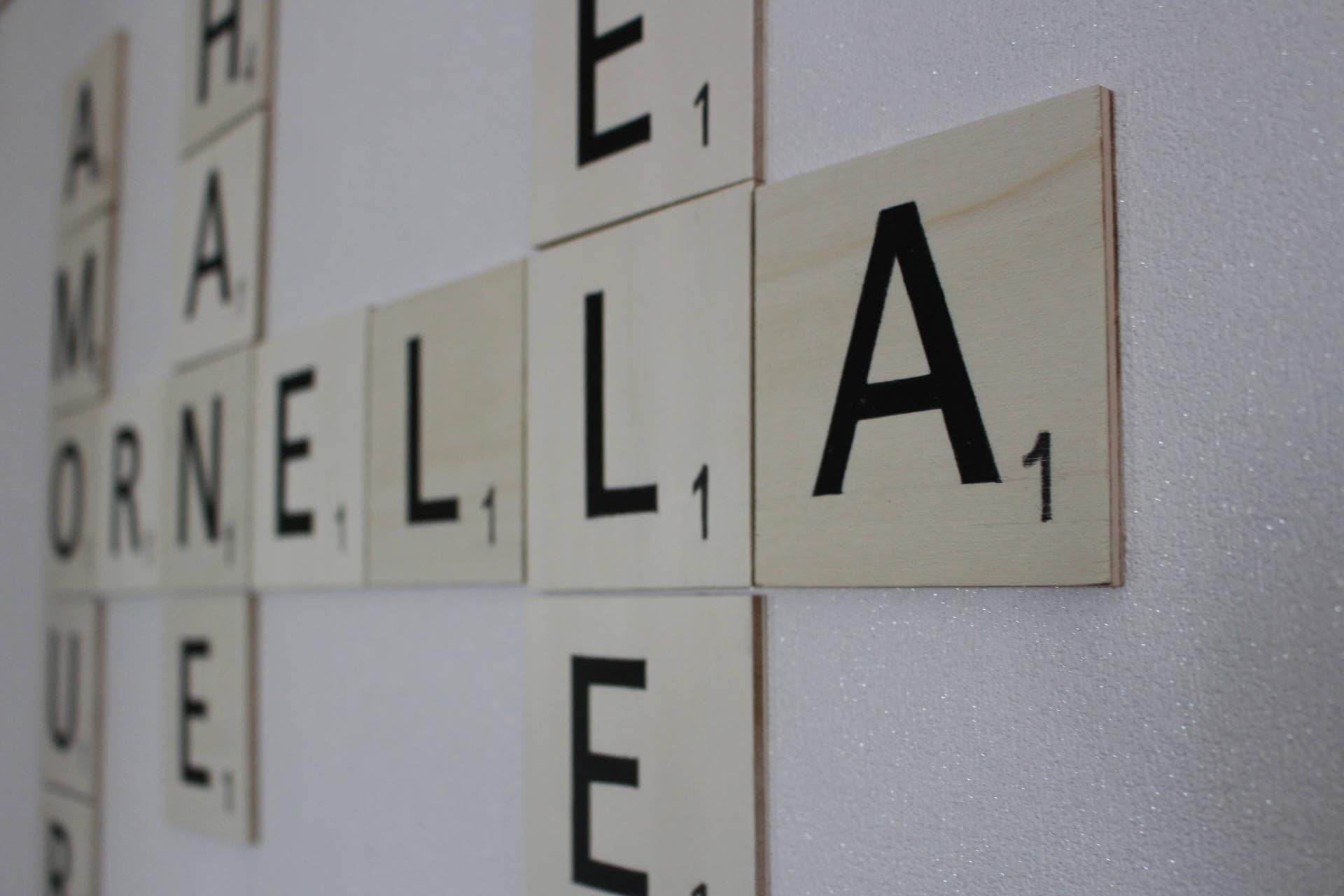 sculpture murale 9 lettres