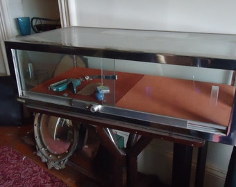 Great Vintage Glass Display Case Counter Top Lockable Take A L@@K!!