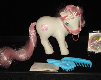 FREE SHIPPING Vintage 1983 My Little Pony - Sundance wearing bridle - with comb+brush and sticker - EUC