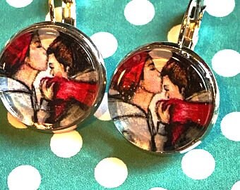 Kissing couple cabachon earrings - 16mm