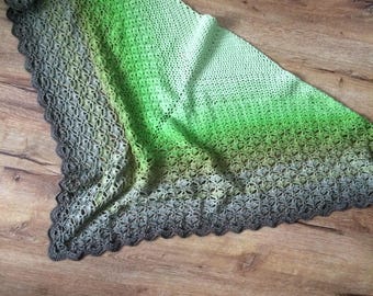 1 skein crochet shawl pattern, Through the Pinewoods Shawl, Scheepjes Whirl, stiped, colour change yarn, green, brown, yarn cake pattern