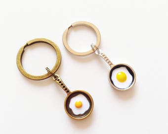 FRIED EGG Keychain Frying Pan Keychain Fried Egg Pendant Frying Pen Charm Fried Egg Keyring Cook Keychain Chef Keychain Chef Gift Cook Gift