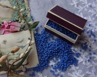 Un lot de petites perles anciennes "bleu"