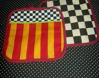 Black and white checkered Pot holder, hot pad.
