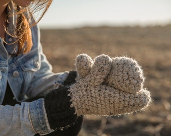 Thick crocheted mittens/Choice of colors/The Lucy mittens