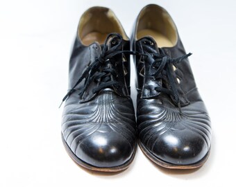 Reserved - 1930s / 1940s Leather Art Deco Shoes | 30s Leather Shoes | Size 10 1930s Shoes | Black Leather Deco Heels