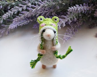 Needle felted Mouse in frog hat
