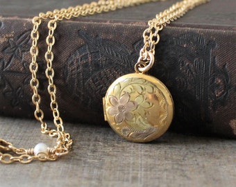 Vintage Gold Locket, Round Locket Necklace, Small Locket Pendant, Gold Photo Locket, Gold Picture Locket, Push Present Jewelry Gift for Mom