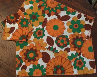 Vintage ‘70’s Groovy placemats (2) and napkins (2)