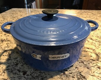 Heirloom Le Creuset #26 (5.5QT) Oven in Rich Cobalt Blue, Good Condition.
