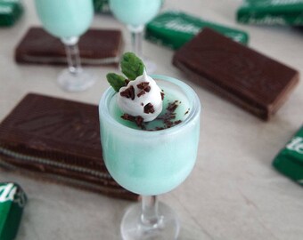 Miniature Grasshopper Drink with Whipped Cream & Chocolate Cookie Crumbles - 1:6 Scale Realistic Food for Fashion Dolls and Action Figures