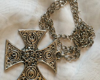 Large Celtic Cross Pendant - Silvertone - Vintage Jewellery